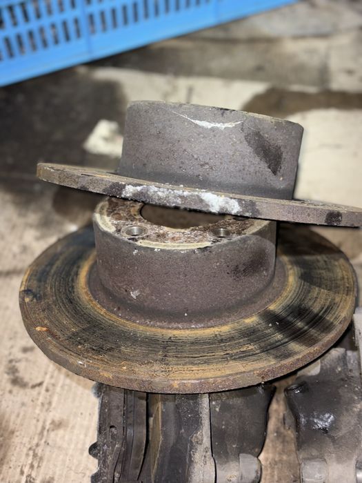 Передние тормозные диски и супорта 525i bmw e34