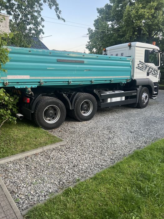 ziemia ogrodnicza humus czarnoziem trawnik ogród podłoże trawa torf