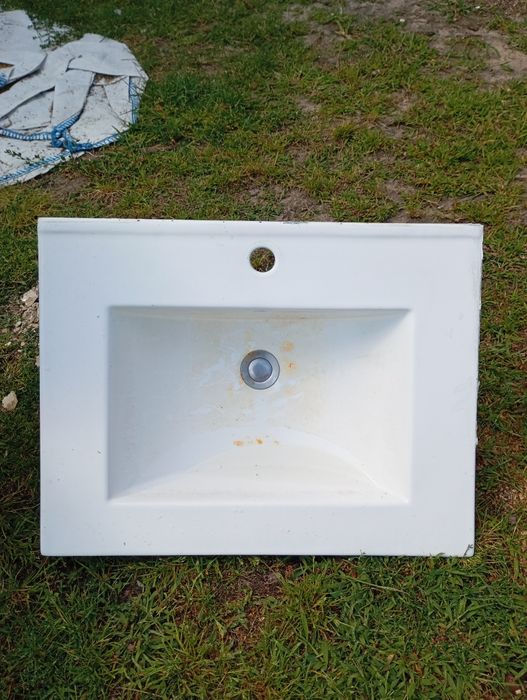 Umywalka 61cm x47 cm.