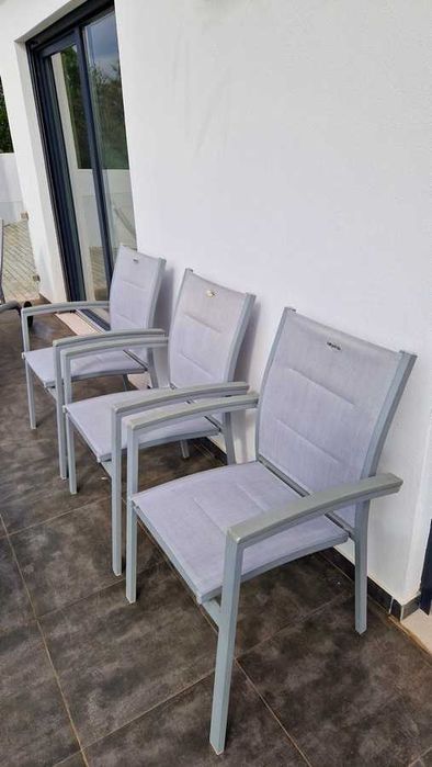 Espreguiçadeira e cadeira de jardim de cor cinza Hespéride