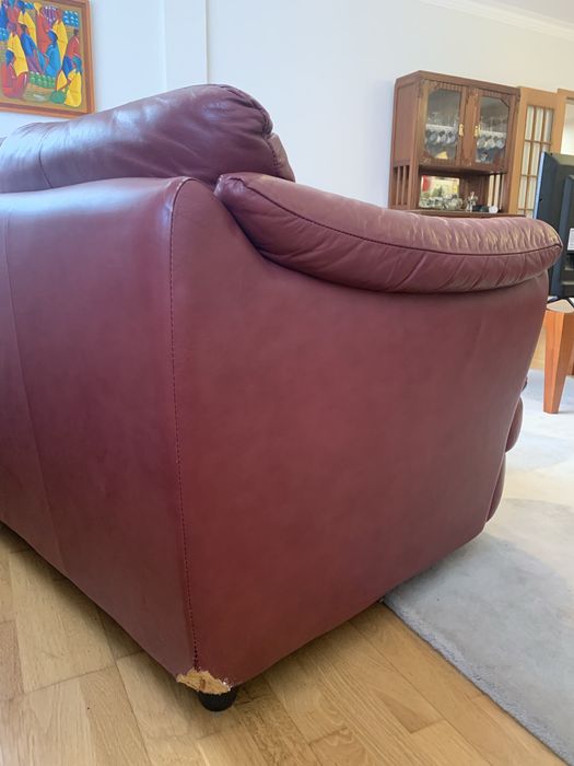 Sofá em pele verdadeira da marca Divani e Divani