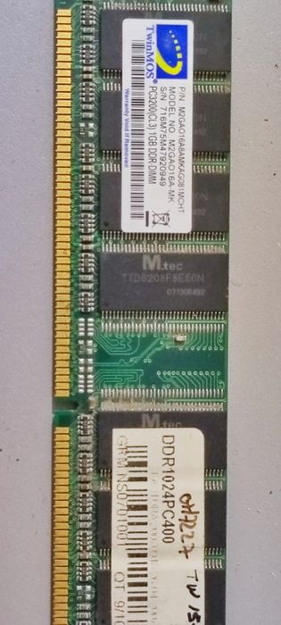 Diversas memórias RAM.