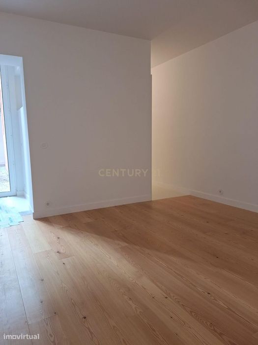 Apartamento T2 para arrendamento em Campo de Ourique