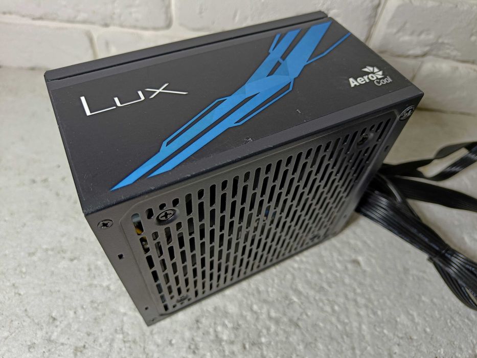 Блок живлення AeroCool LUX 650W 80 PLUS BRONZE ВІДМІННИЙ СТАН 8+8GPU