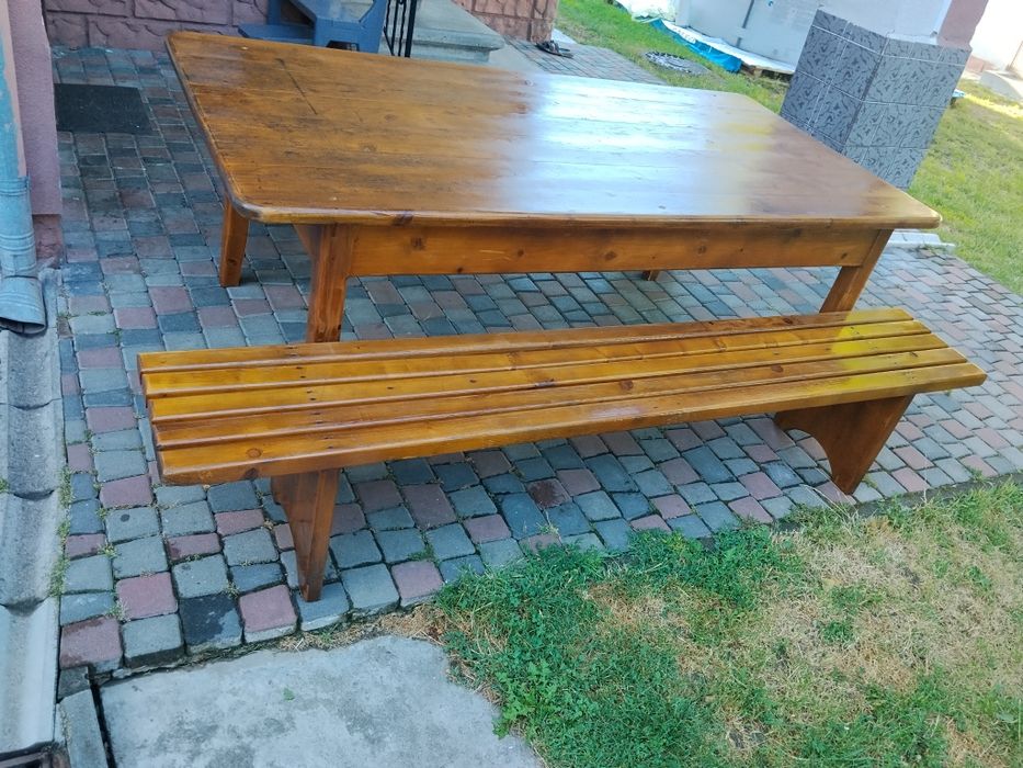 Продам стіл + 2 лавиці + подарунок