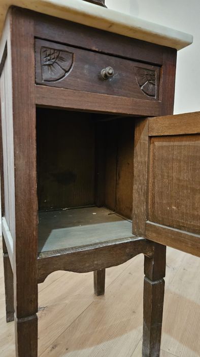 Mesa de Cabeceira Antiga