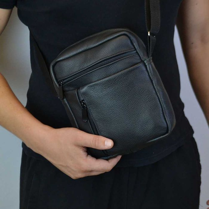 Качественная мужска сумка-мессенджер из натуральной кожи.