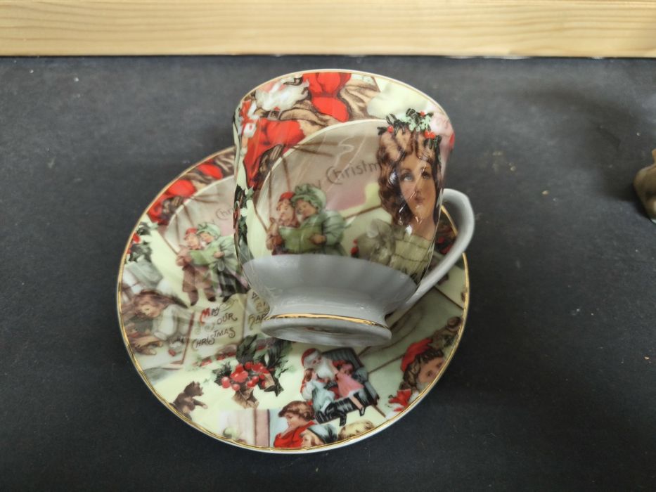 Chávena de chá em porcelana com motivos natalícios
Conjunto de chávena