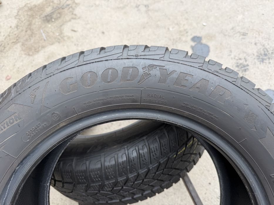 Шини 205/60/16 GoodYear UltraGrip зима 4шт