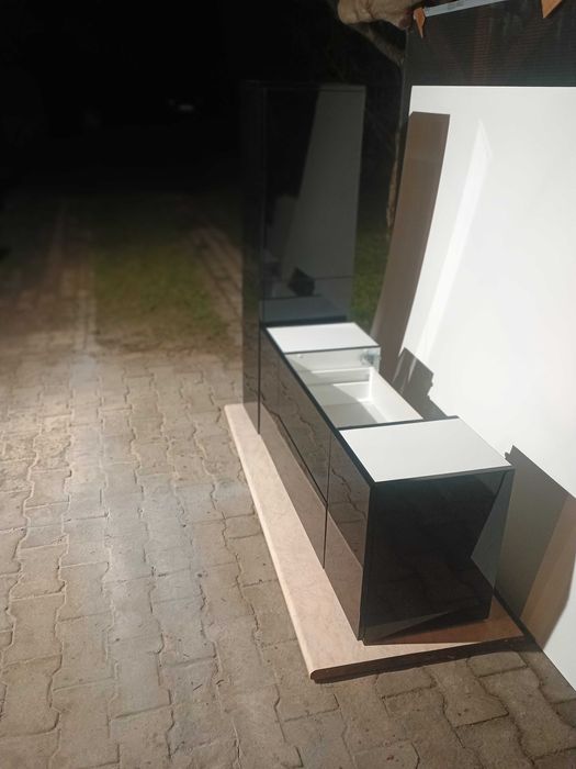 Zestaw mebli łazienkowych, słupek i szafka pod umywalkę, nowe