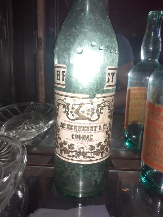 Stare butelki po alkoholu i soku