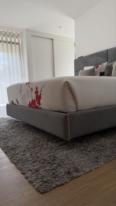 Vendo cama casal estofada 160cm