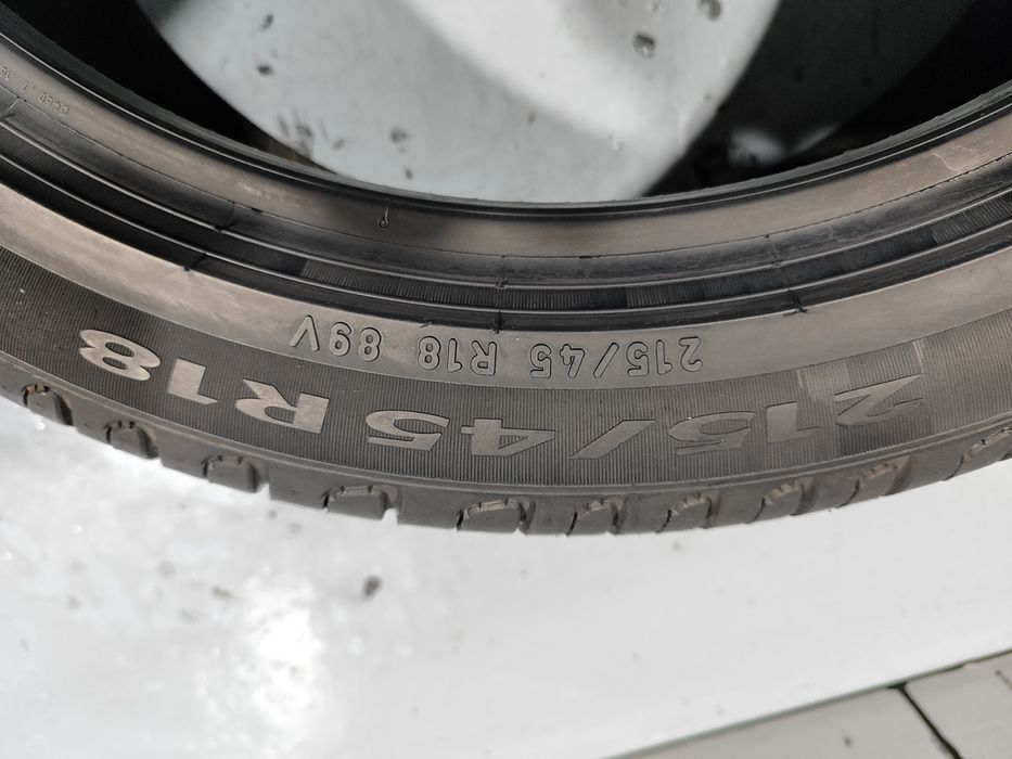 2 pneus semi novos 215-45R18 Pirelli - Oferta dos Portes - 130 Euros