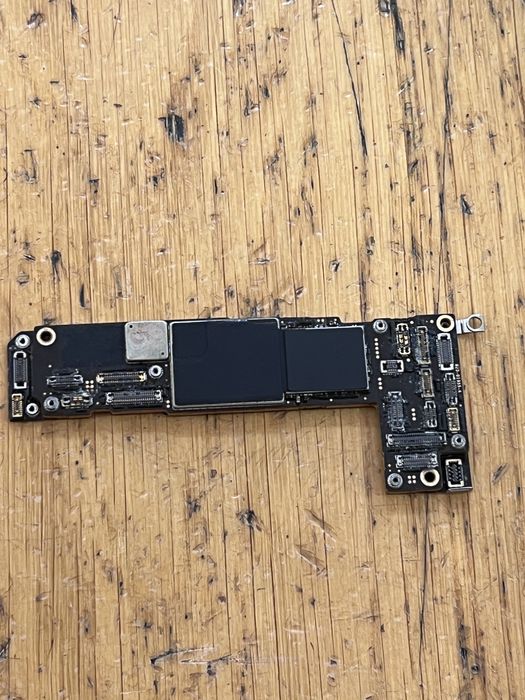 Placa-Mãe iPhone 12 Pro (A) - Para Peças