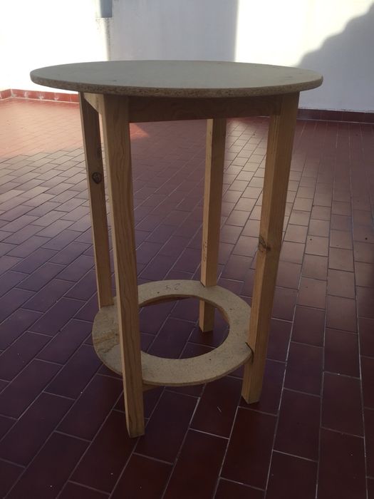 Round Wooden Table (Small Camilha)64738605319938121