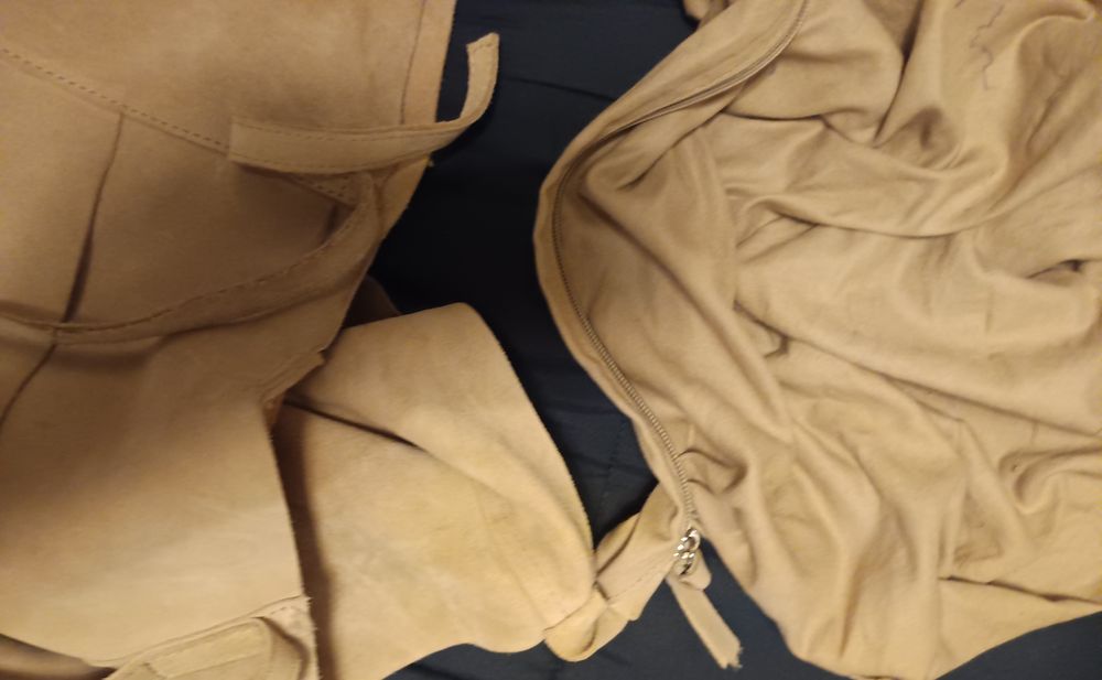 Mala em pele com bolsa e fecho interior