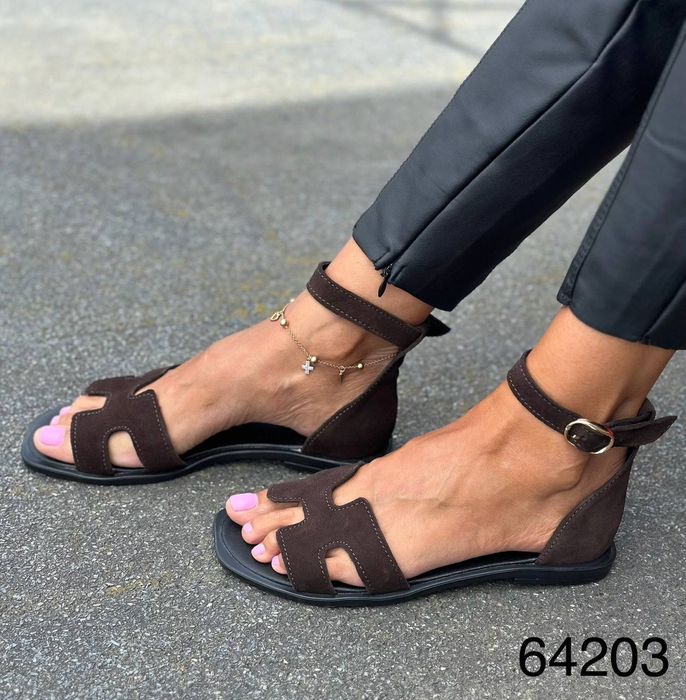 Жіночі шкіряні босоніжки в кольорах