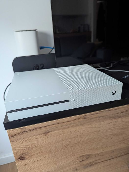 Xbox One S com Caixa, 1 TB