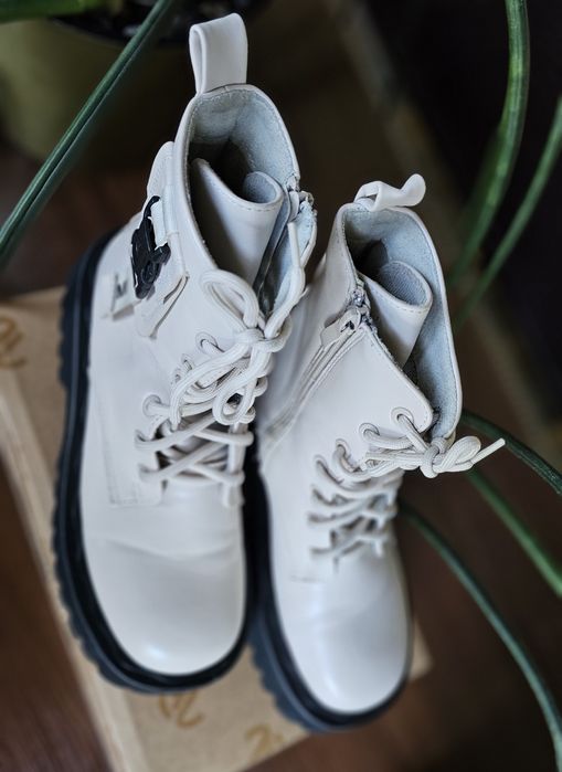 Осінні ботинки на дівчинку