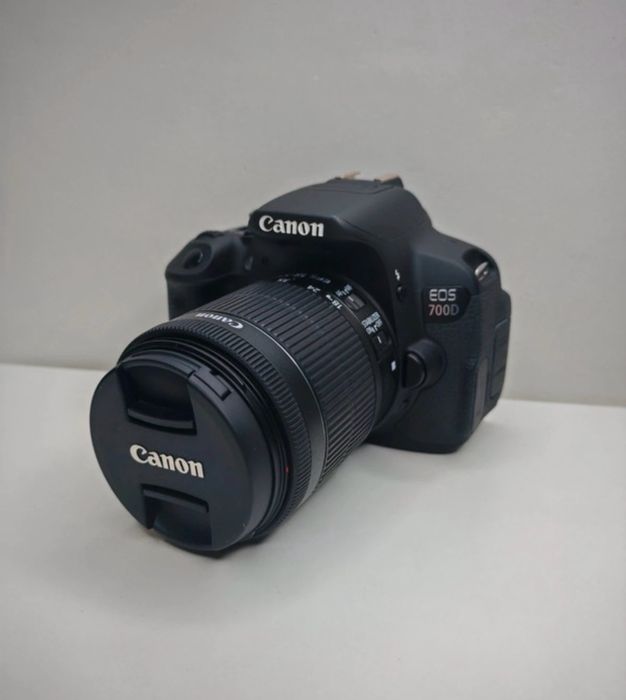 Maquina Fotografica Canon EOS 700D Camara