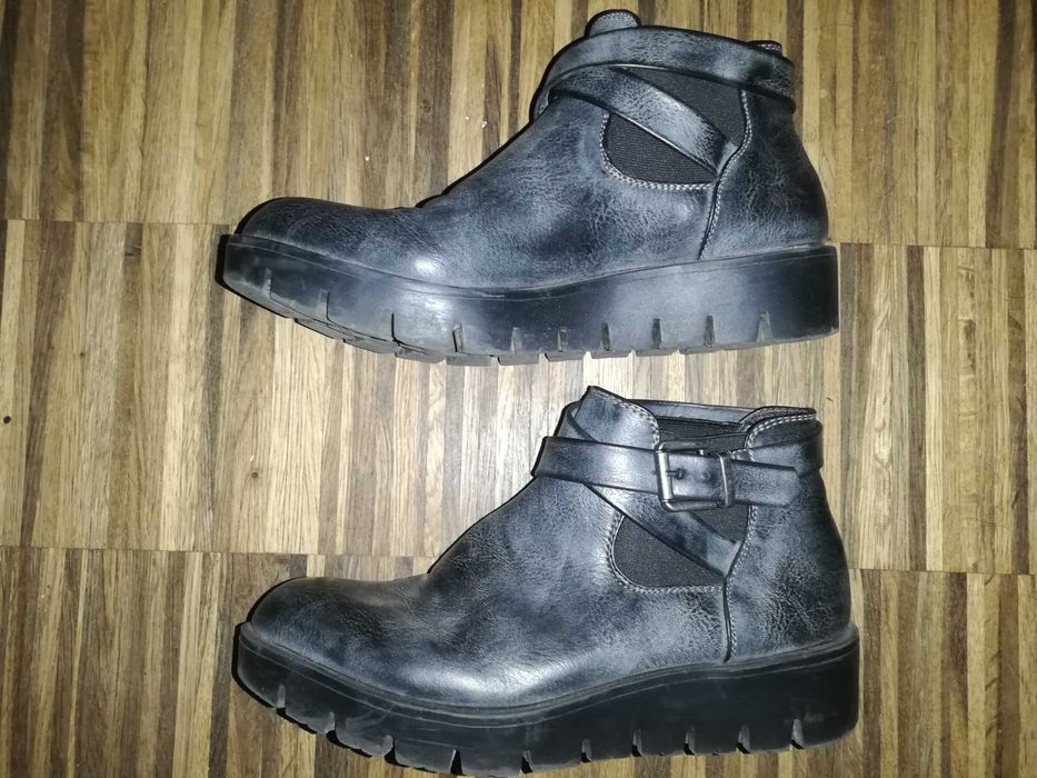 Grafitowe botki na małej platformie rozm. 38