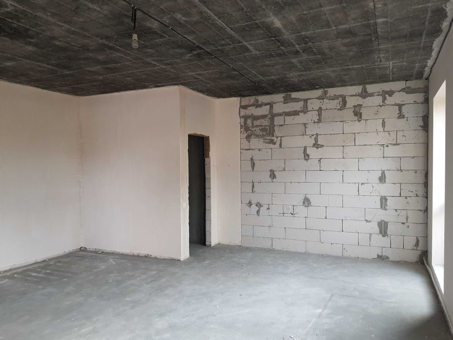 єВідновлення! Квартира з власним подвір'ям.