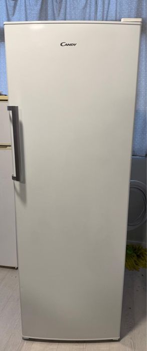 Arca Congeladora Vertical Candy 225L – Excelente Estado