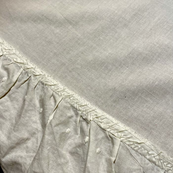 Duże ekskluzywne białe pześcieradło