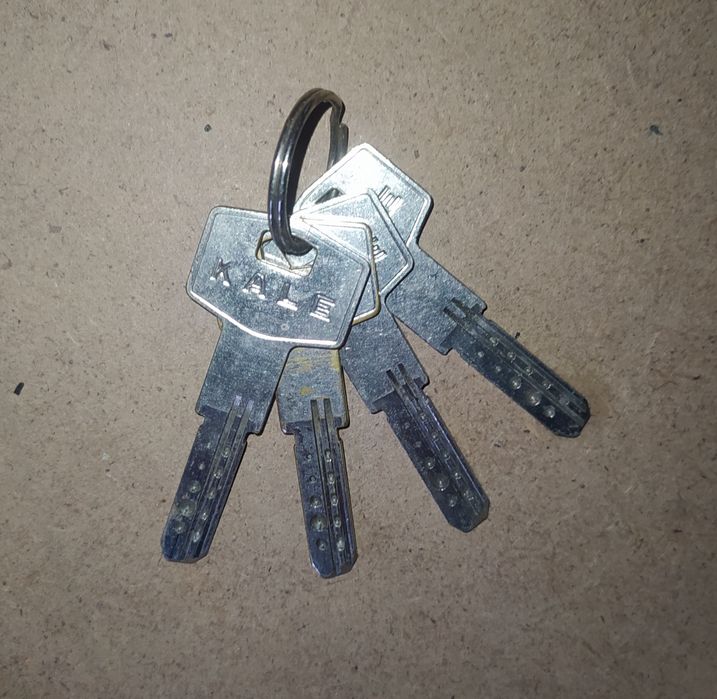 Двери деревянные входные