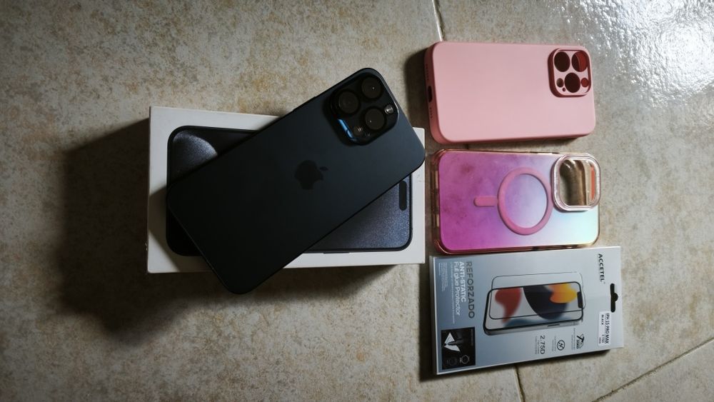 iPhone 15Pro Max completo com carregador