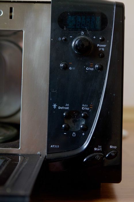 Мікрохвильова піч Whirlpool AT 315 BL