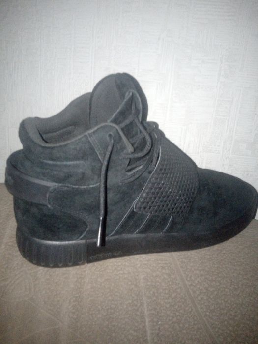Красовки,, адидас,, замшевые, новые.