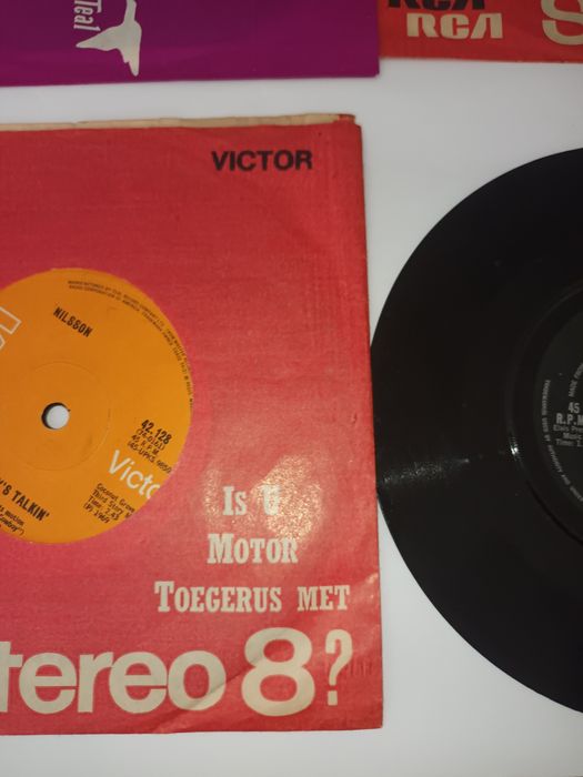 10 discos vinil 45 , muito antigos