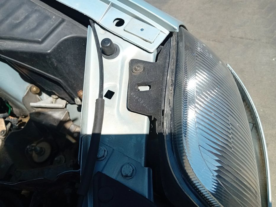 Ótica / farol esquerda RENAULT Clio II (BB0/1/2_, CB0/1/2_)
