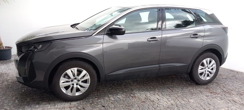 Nacional com 15mil km. Luxo e conforto num carro1 em estado impecável