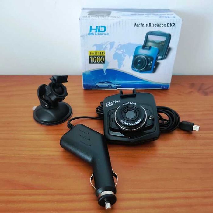 Full HD Car Camera with LCD Screen and Driving Video Recorder64740676964097121