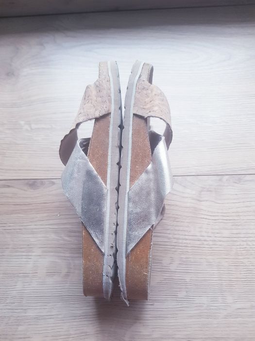 Klapki z skórzaną wkładka marki Esmara Natural Walk rozmiar 38 .