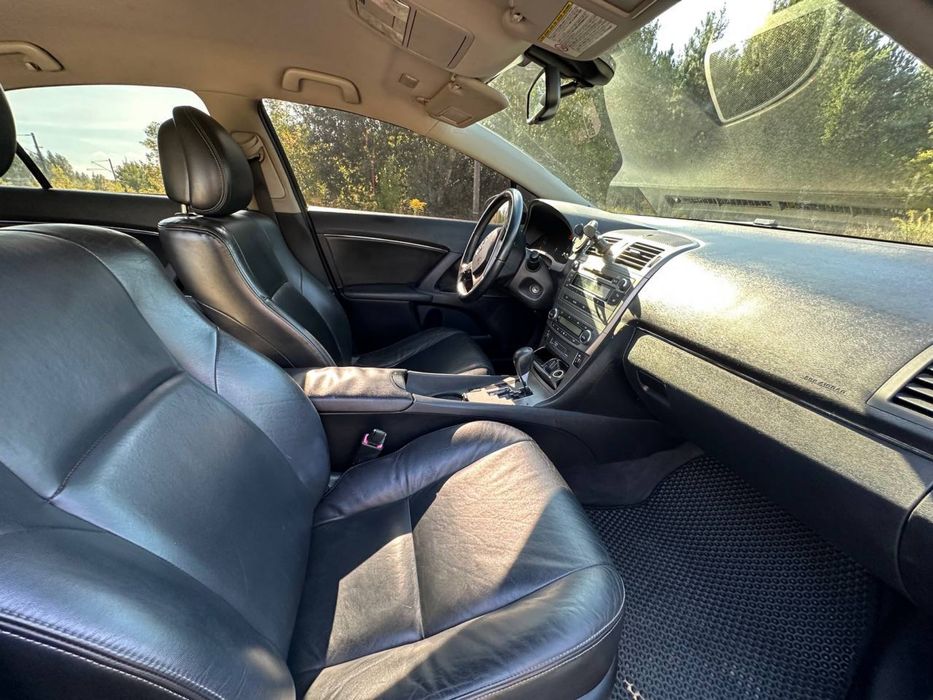 Toyota avensis 2011