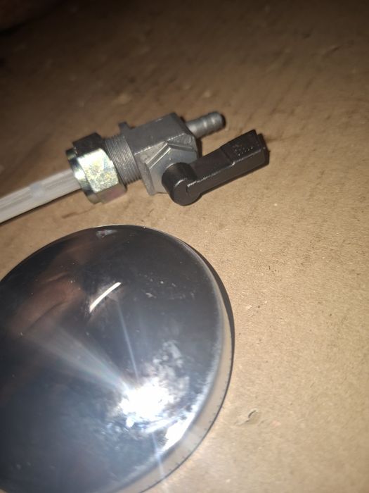 Nowy zestaw naprawczy zbiornika simson s51 kranik+korek