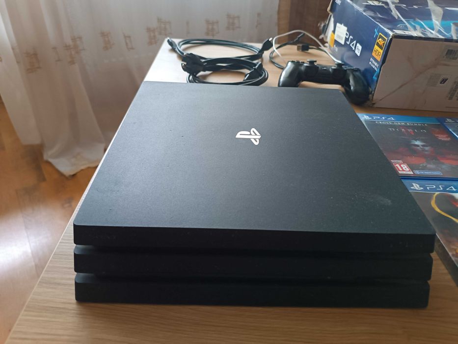 Playstation 4 PRO 1TB +диски окремо