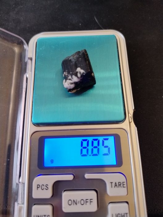 Шерл чорний турмалін