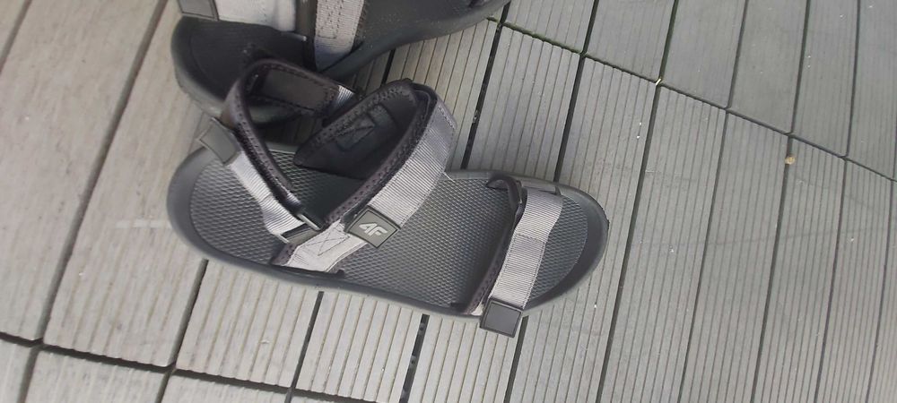 Sandały 4F rozmiar 42, długość 27 cm