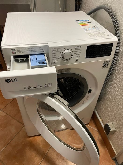Maq Lavar roupa LG c/nova
