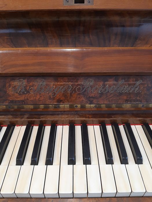 Piano suíço B. Bieger Rorscharch de finais do século XIX