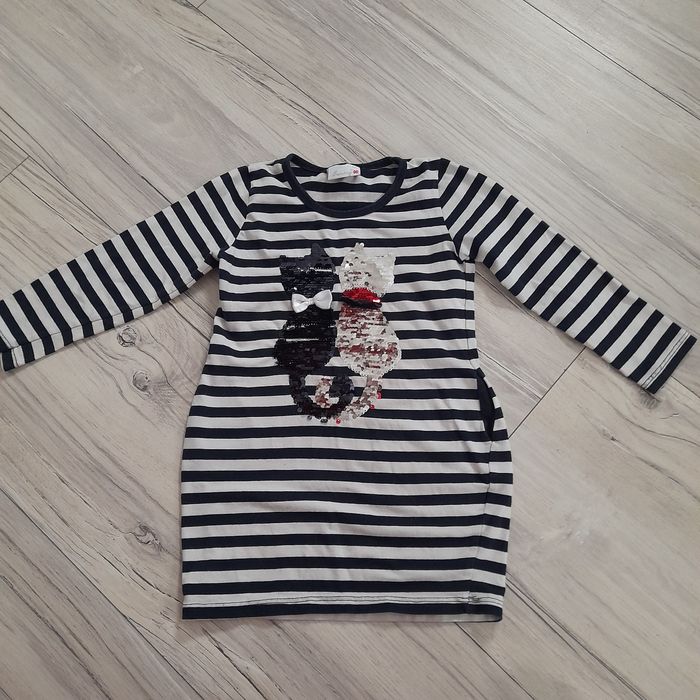 Fajna sukienka dla dziewczynki, koty / cekiny, rozmiar 104