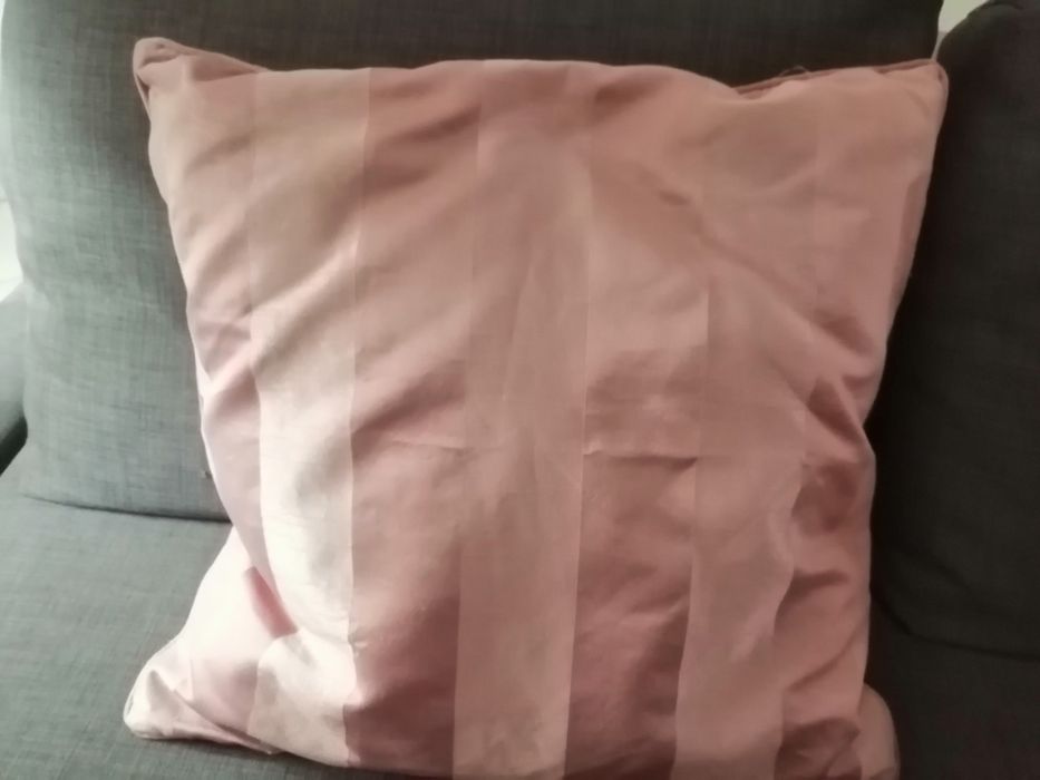 2 Almofadas Decorativas / 2 Decorative Pillows