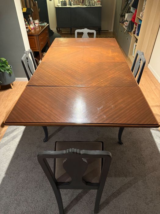 Mesa e cadeiras Queen Anne restauradas