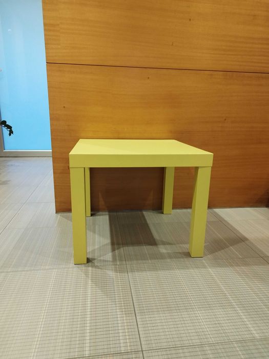 Mesinha de cabeceira de criança IKEA