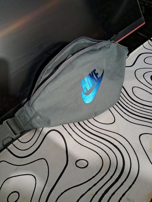 sprzedam oryginalną nerkę Nike ani razu nie była założona