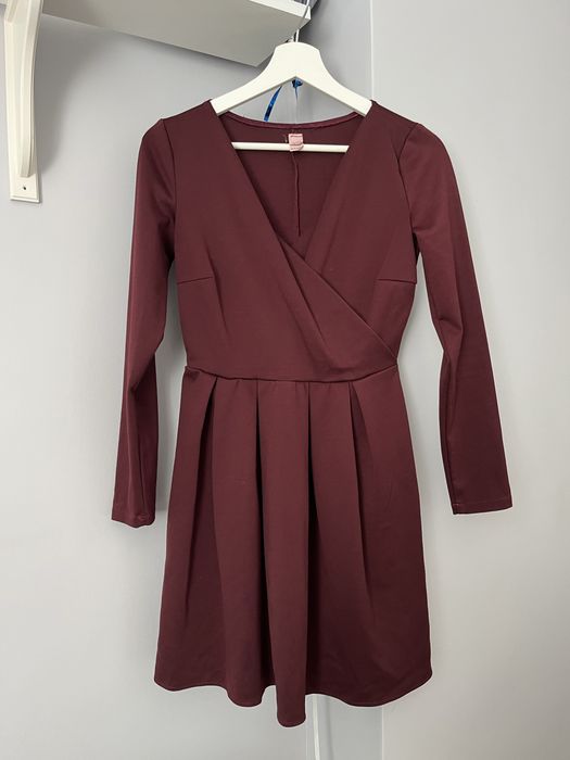 Koktajlowa wiśniowa sukienka Vubu